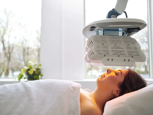 red light therapy treatment at eterna wellness medical spa in vancouver