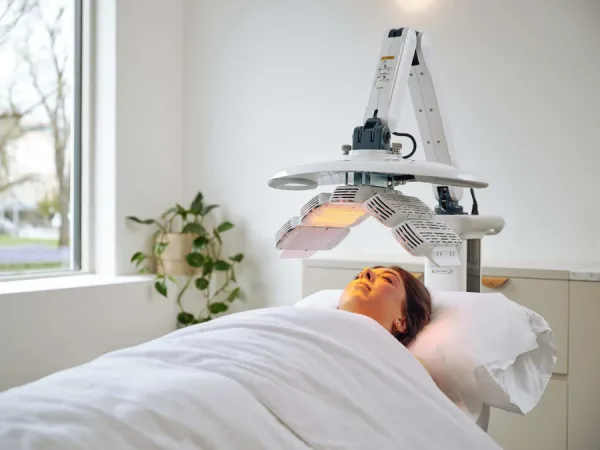 red light therapy treatment at eterna wellness medical spa in vancouver